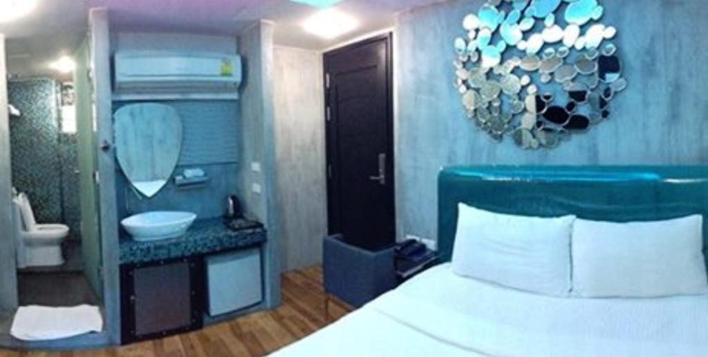 Blutique Hotel Бангкок Экстерьер фото